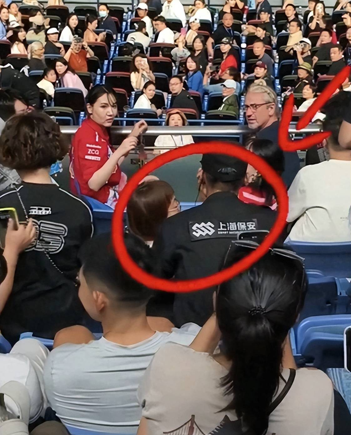 场面火爆!网球观众席沸腾不已 场面火爆!网球观众席沸腾不已