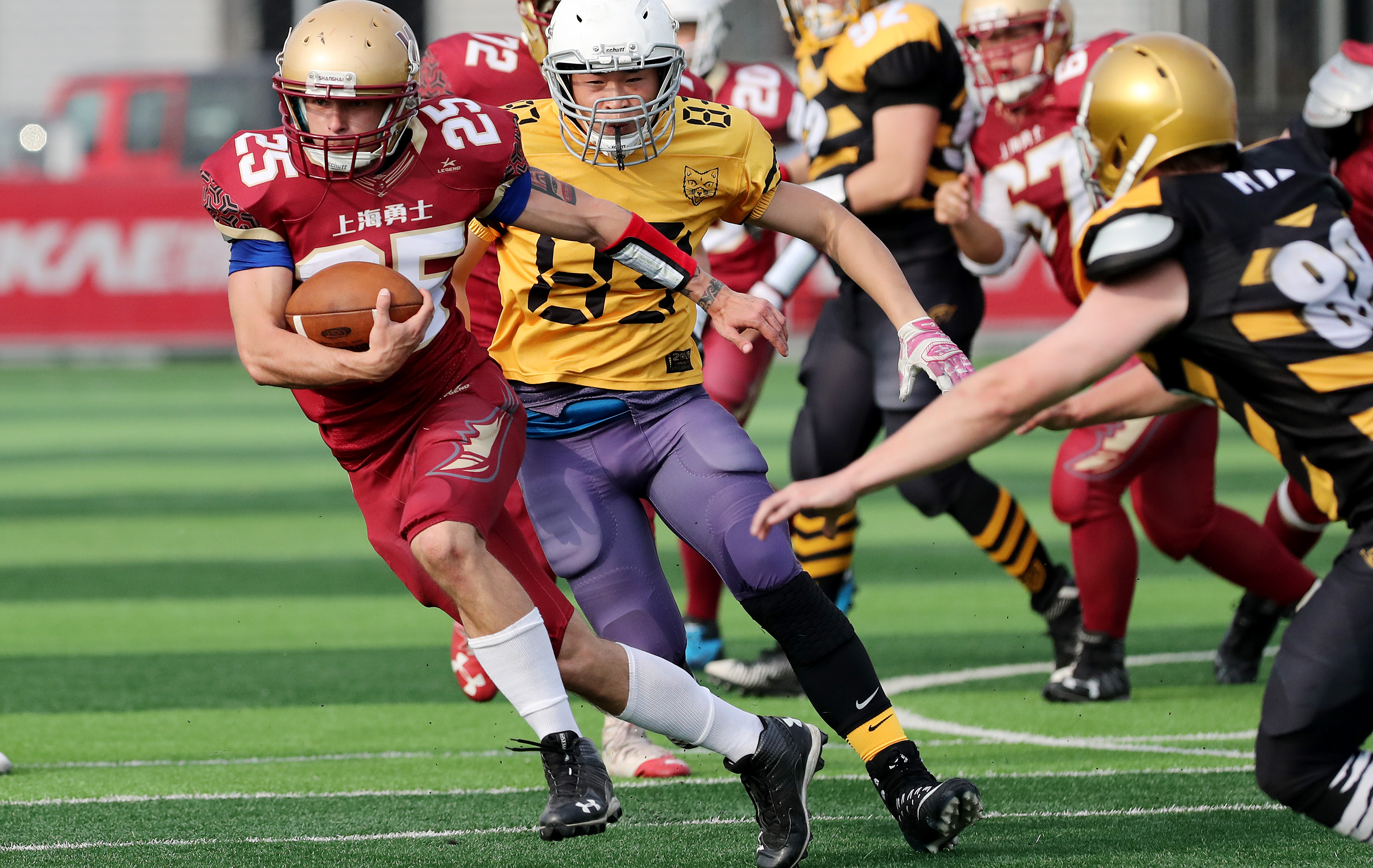 球星爆发！橄榄球赛场再现神级操作的简单介绍