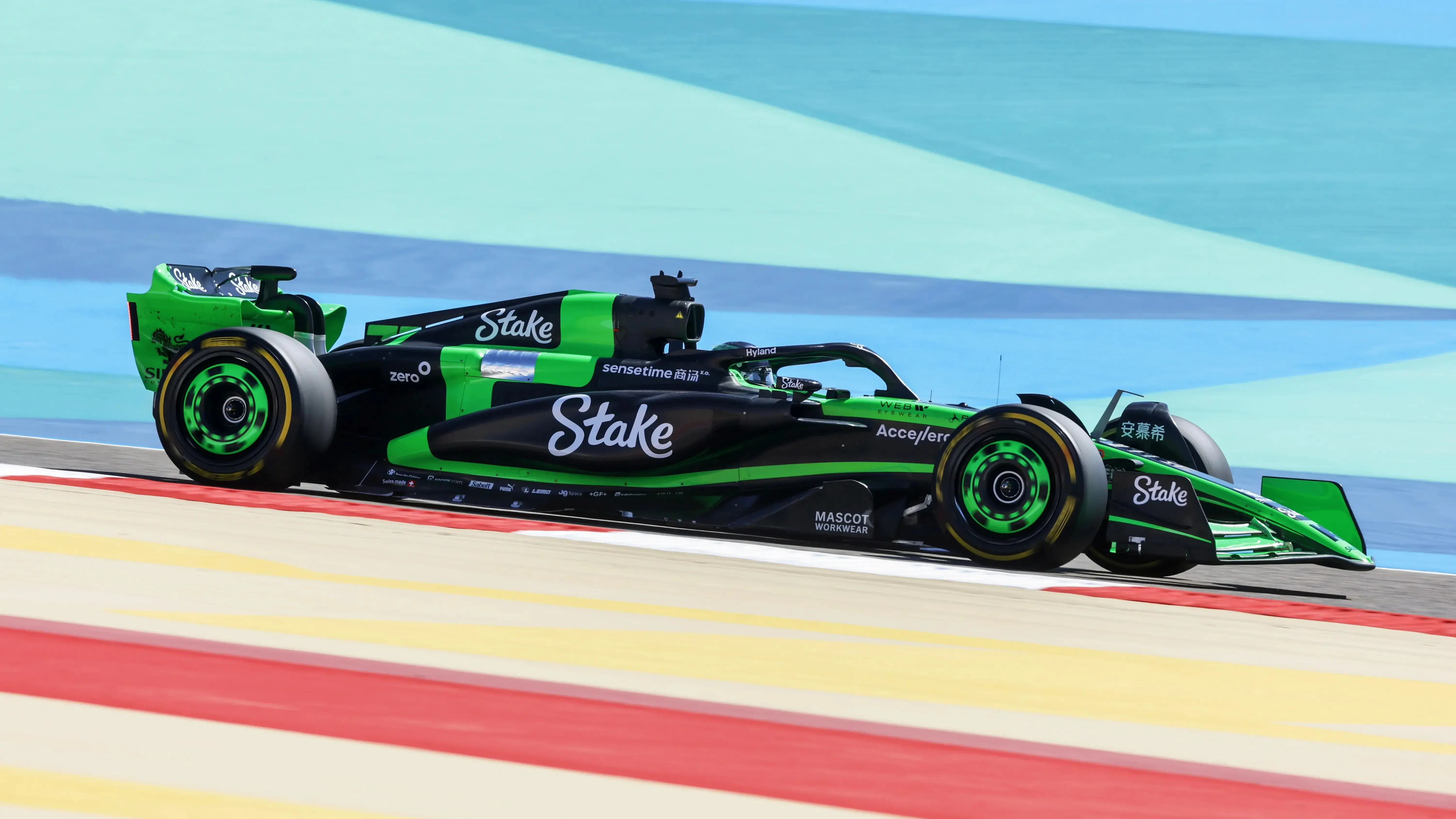 关于阿斯顿马丁轻取索伯车队，皮亚斯特里惊艳四座的信息