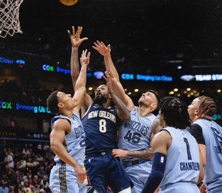 开云体育APP下载-爵士翻盘青岛队，麦科勒姆惊艳四座