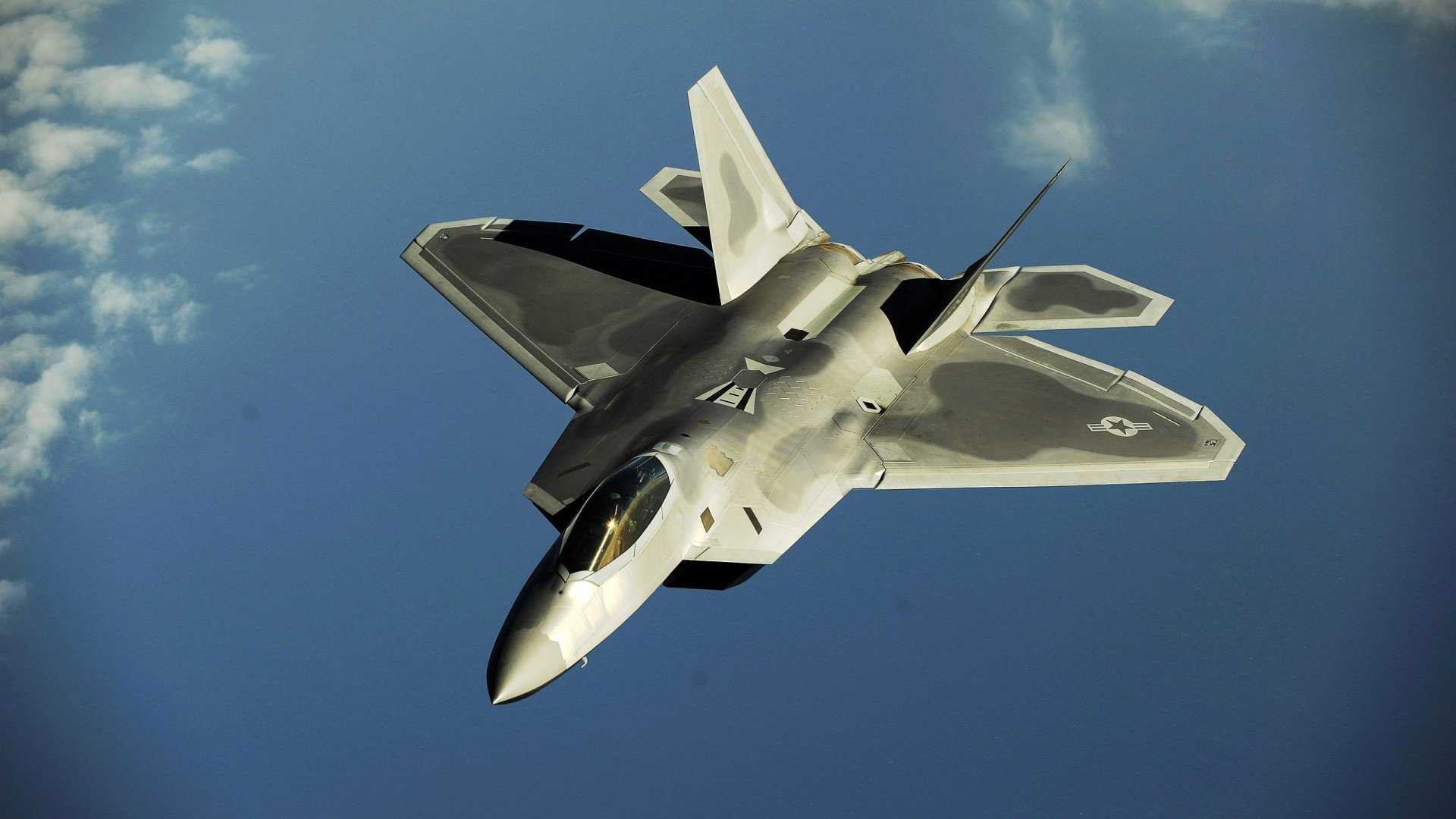 英超争冠之夜，黑白皮球间的双重奏，西亚卡姆如何用一记篮球改写足球史？