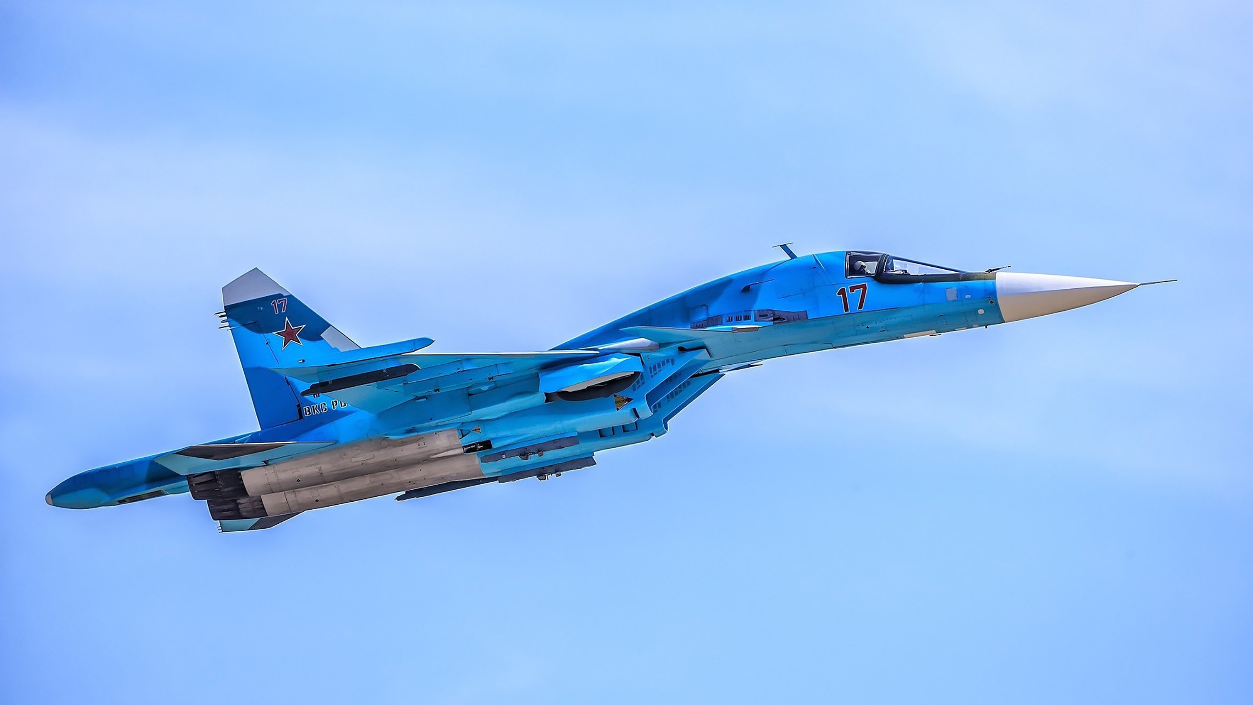 看到你的关键词组合，我意识到这是一个非常有趣的挑战—它看似是三个独立事件，但恰好能串联成一个关于逆境爆发的精彩故事